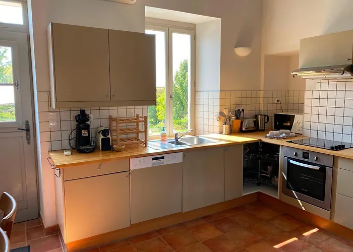 Casa de Férias In France With Private Pool And Garden Chalais (Charente)